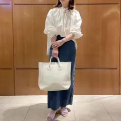美品 TOMORROWLAND Ballsey ハイカウントフリルネックブラウスのサムネイル