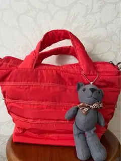 赤いトートバッグ