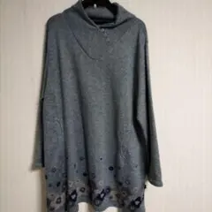 ドラッグストアーズ　グレー花柄刺繍チュニック