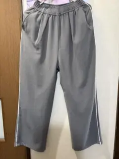 グレー ワイドパンツ サイドスリット付き