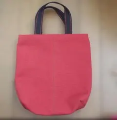 赤いトートバッグ