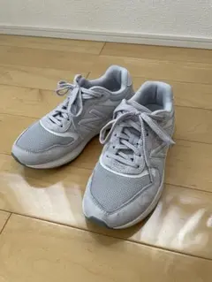 New balance 880 ウォーキングシューズ パールグレー レディースのサムネイル