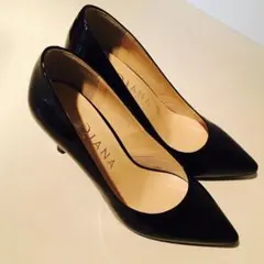 DIANA ブラック エナメル パンプス