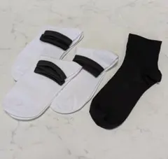 ホワイトとブラックのスニーカーソックスセット
