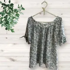 アルシーヴ 花柄 オフショルダー 半袖 ブラウス Mサイズのサムネイル