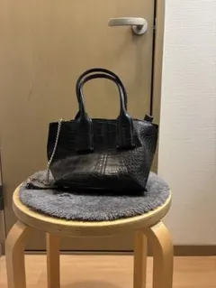 ZARA クロコダイルエンボス ブラックハンドバッグ - メルカリ