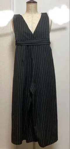 黒と白のストライプ Vネック ジャンプスーツ Sサイズ　レディース