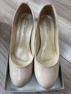 パンプス　ベージュ