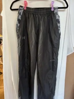 Under Armour 軽量ジャージパンツ YLG 黒/迷彩