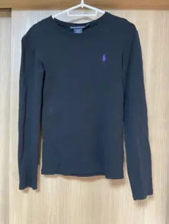 黒の長袖Tシャツ