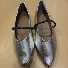 シルバー ポインテッドトゥ フラットシューズ