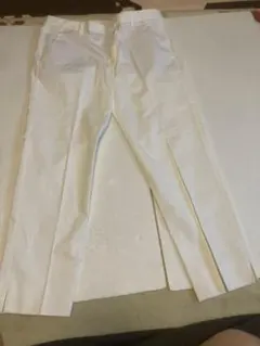 ユニクロ　ホワイト スリムフィット カジュアルパンツ　ウエスト67㎝