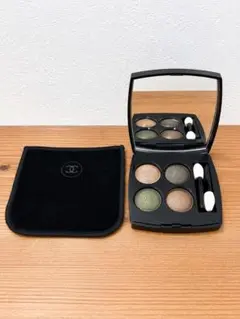 【CHANEL アイシャドウ】レ キャトル オンブル 318 ブラーリーグリーンのサムネイル