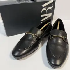 ZARA 39 ブラックレザー ローファー ゴールドバックル モカシン