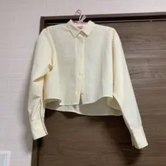 クリーム色 クロップドシャツ 長袖