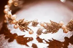 ウェディング　カチューシャ　低めティアラ　パール　結婚式　ブライダル