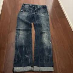 ダメージ加工 ダークブルー ストレートジーンズ