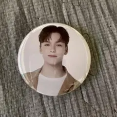 SEVENTEEN カフェ　ランダム缶バッチ　バーノン30枚 SEVENTEEN セブチ BE THE SUN バーノン 缶バッジ - メルカリ