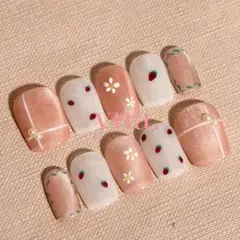 ネイルチップ「いちご」手書きアート10本、現品、ネイルシール付き