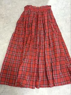 赤チェックスカート