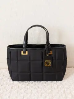 【未使用】Anne Klein ハンドバッグ ブラック キルティングのサムネイル