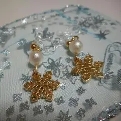 小ぶりな雪の結晶とコットンパールの樹脂イヤリング♡*