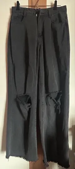 ブラックダメージワイドレッグジーンズ
