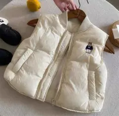 新品タグ付きクリーム色ダウンベスト クマ刺繍付き100