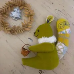 ミナペルホネン　551の焼売が大好物のリスさん