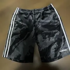 adidas ブラック・カモフラージュ ショートパンツ