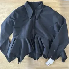 新品未使用　& NOSTALGIA フリル付き黒シャツ