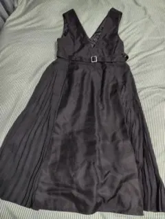 IEDIT　黒のVネックプリーツジャンパースカート