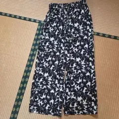 花柄ワイドパンツ ブラック・ホワイトしまむら
