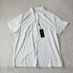 白 半袖シャツ　Ｍ相当 2XL ボウタイ付き ビジューボタン トップスのサムネイル