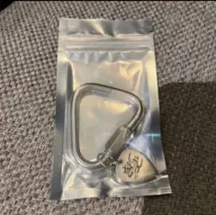 気になってる人が男じゃなかった　新品POP UP SHOP チャームつきカラビナ