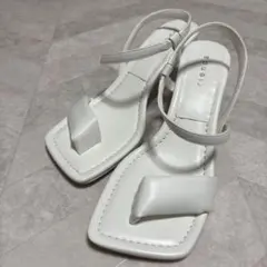 ⭐︎Acid様専用⭐︎新品未使用　箱付きrienda ホワイト ヒールサンダルのサムネイル