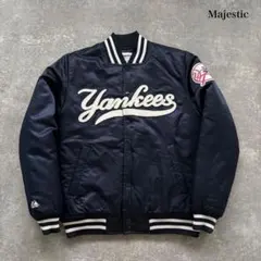 【Majestic】 マジェスティック ヤンキース スタジャン 筆記体ロゴ 刺繍