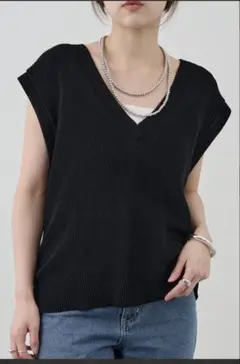 SHENERY シーナリー　深Vネックニットベストのサムネイル