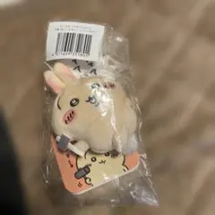 うさぎ ぬいぐるみバッジ　ちいかわ　トンカチ
