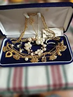 遺品生前整理アクセサリーまとめ売K18パールトップ、ブローチ、ピアス、ニナリッチ