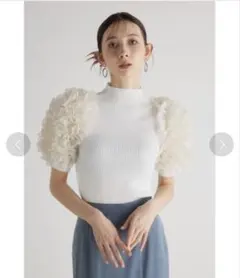 新品同様リエンダフリルパフスリーブカットソーのサムネイル