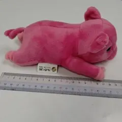 ピンクのブタぬいぐるみ