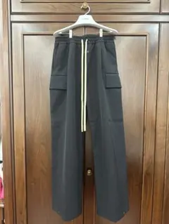 FEAR OF GOD ブラックカーゴパンツのサムネイル