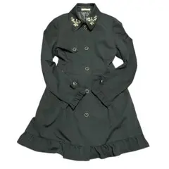 axes femme 襟ビジュー フリルコート ワンピース風 ブラック M