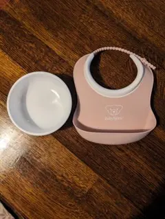 ベビービョルン　離乳食セット　皿とエプロン2点セットのサムネイル