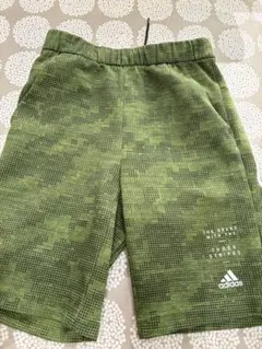 adidas ハーフパンツ　半ズボン J8 (130cm)