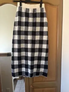 【新品】白黒のバッファローチェック柄ニットタイトスカート
