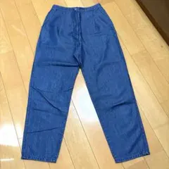 【美品】ナチャラルビューティーベーシック　ブルー ストレートパンツ Sサイズのサムネイル