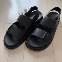 新品★ZARAザラ★ブラック サンダル ストラップ付き