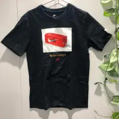 NIKE グラフィックTシャツ 黒 Mサイズ シューズ箱柄 トップス　シャツのサムネイル